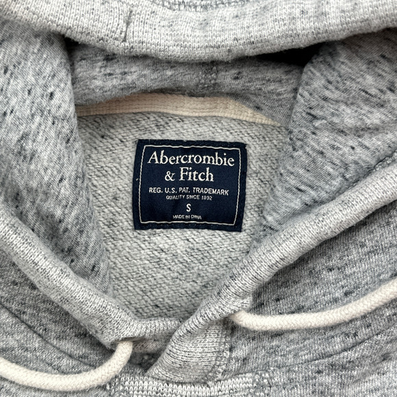Vintage Abercrombie & Fitch Sweater Adult SMALL Gray Hoodie Skull Crossbones Y2K - Picture 3 of 8